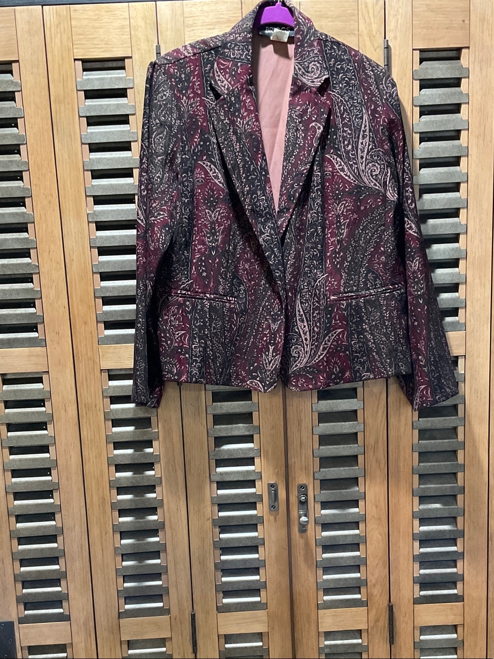 Briggs New York Burgundy and Black Paisley Blazer